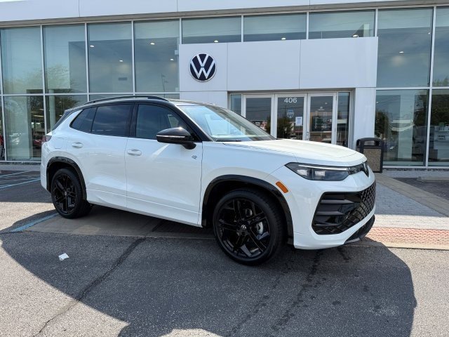 New 2025 Volkswagen Tiguan SE R-Line image 1
