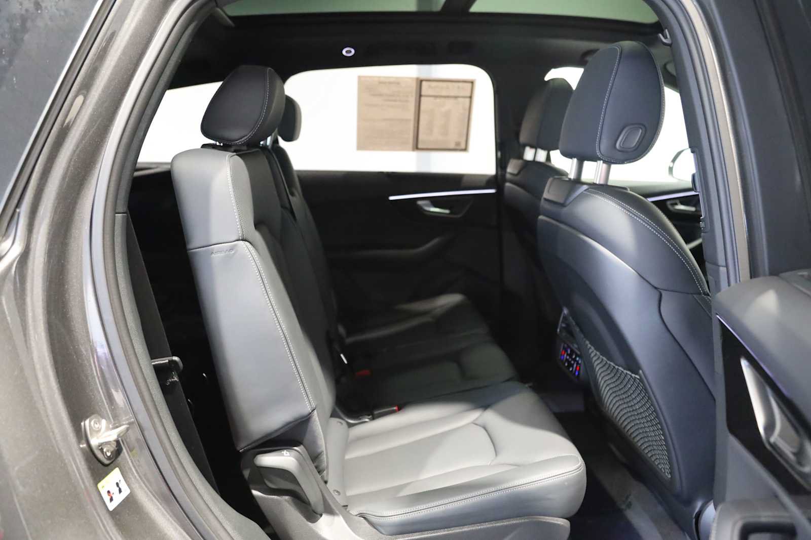 Used 2025 Audi Q7 3.0T Prestige w/ Prestige Package AWD/4WD image 13
