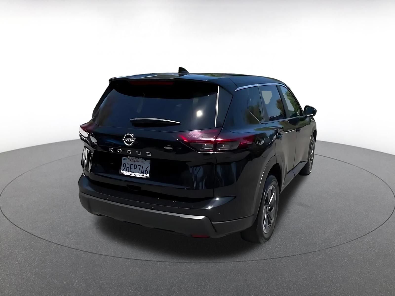 Used 2025 Nissan Rogue SV FWD image 14