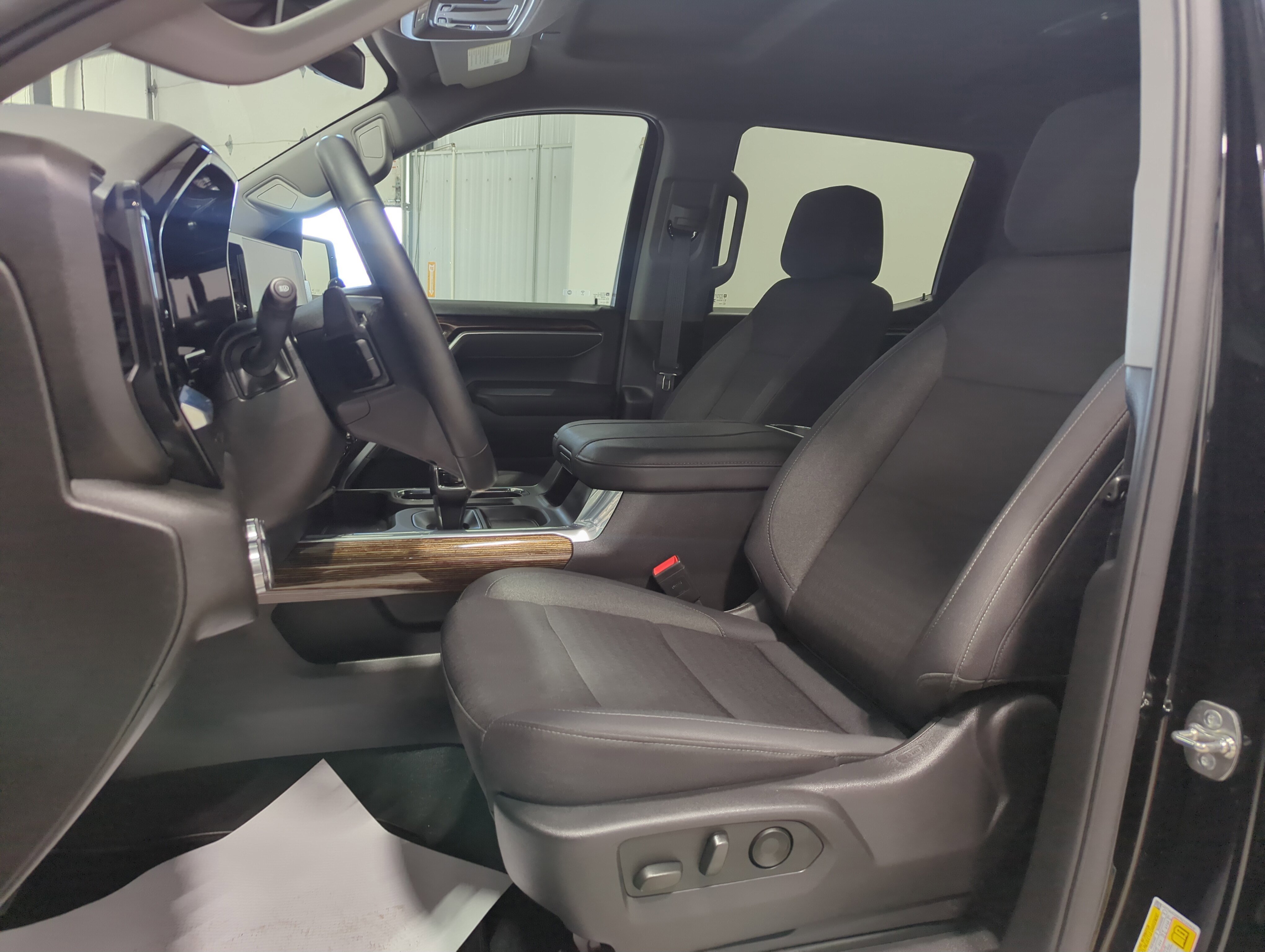 Used 2025 GMC Sierra 1500 Elevation image 12