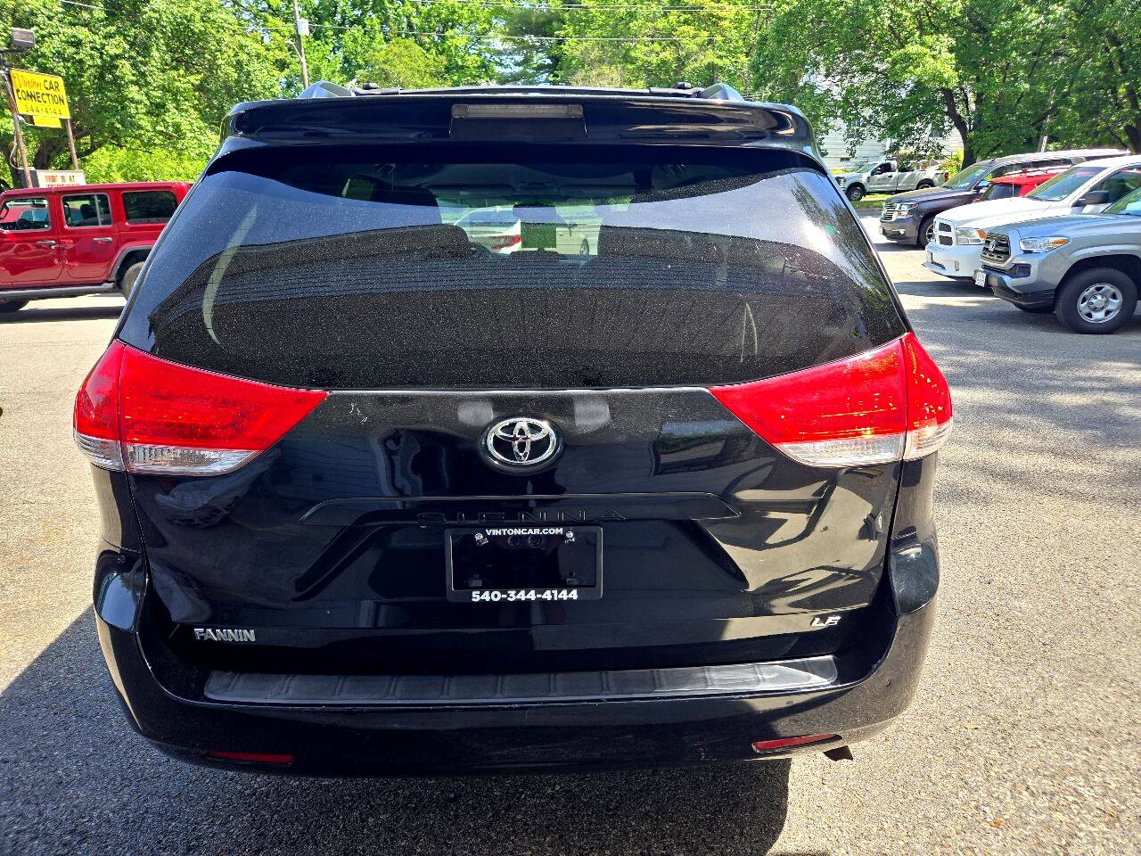 Used 2014 Toyota Sienna LE image 4