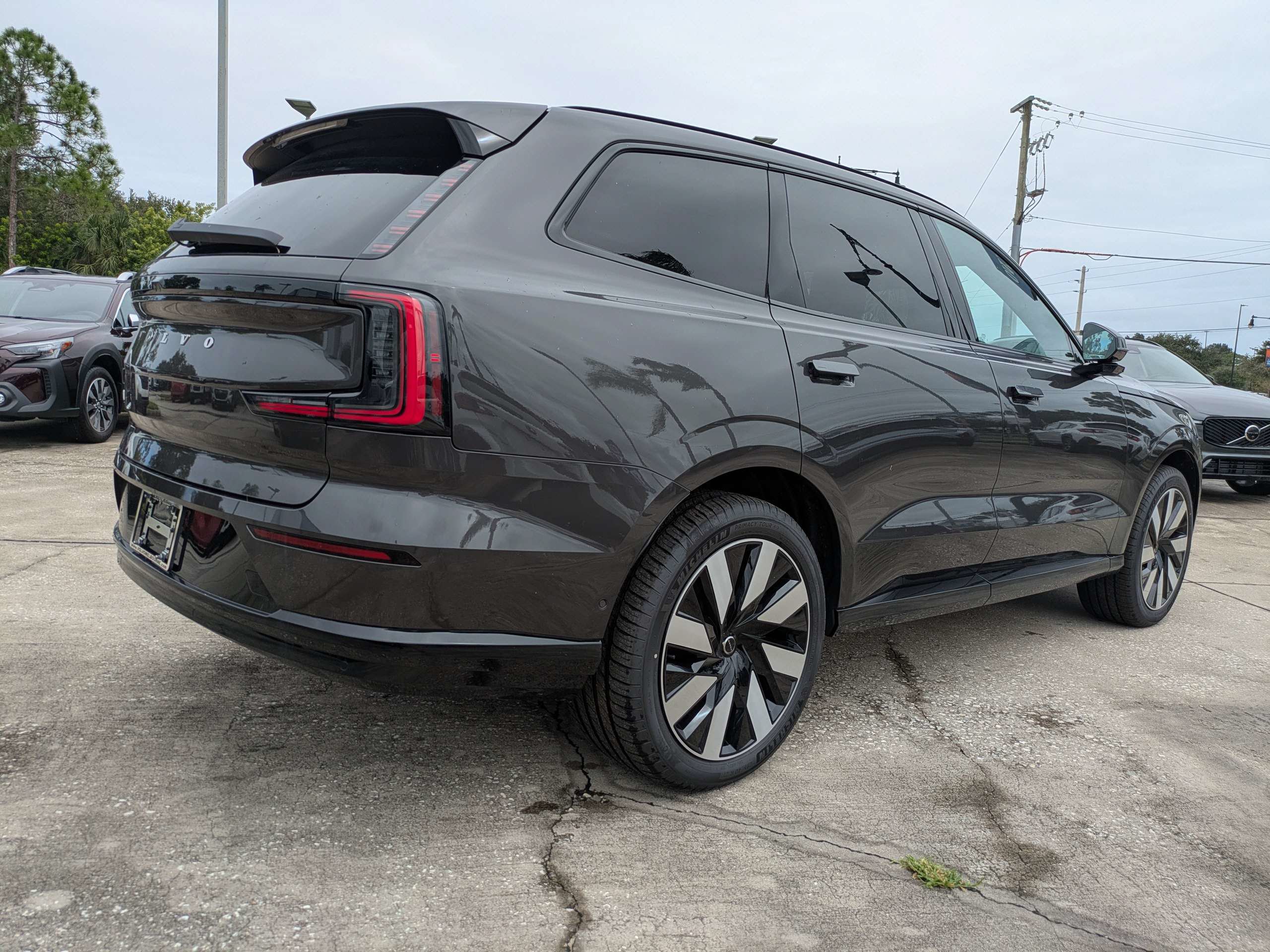 New 2025 Volvo EX90 Plus AWD/4WD image 4