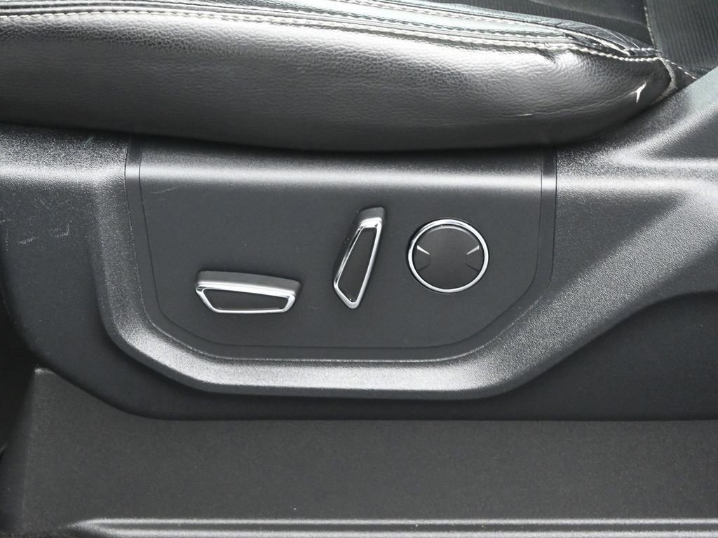 Used 2018 Ford F150 Lariat w/ Equipment Group 502A Luxury AWD/4WD image 9