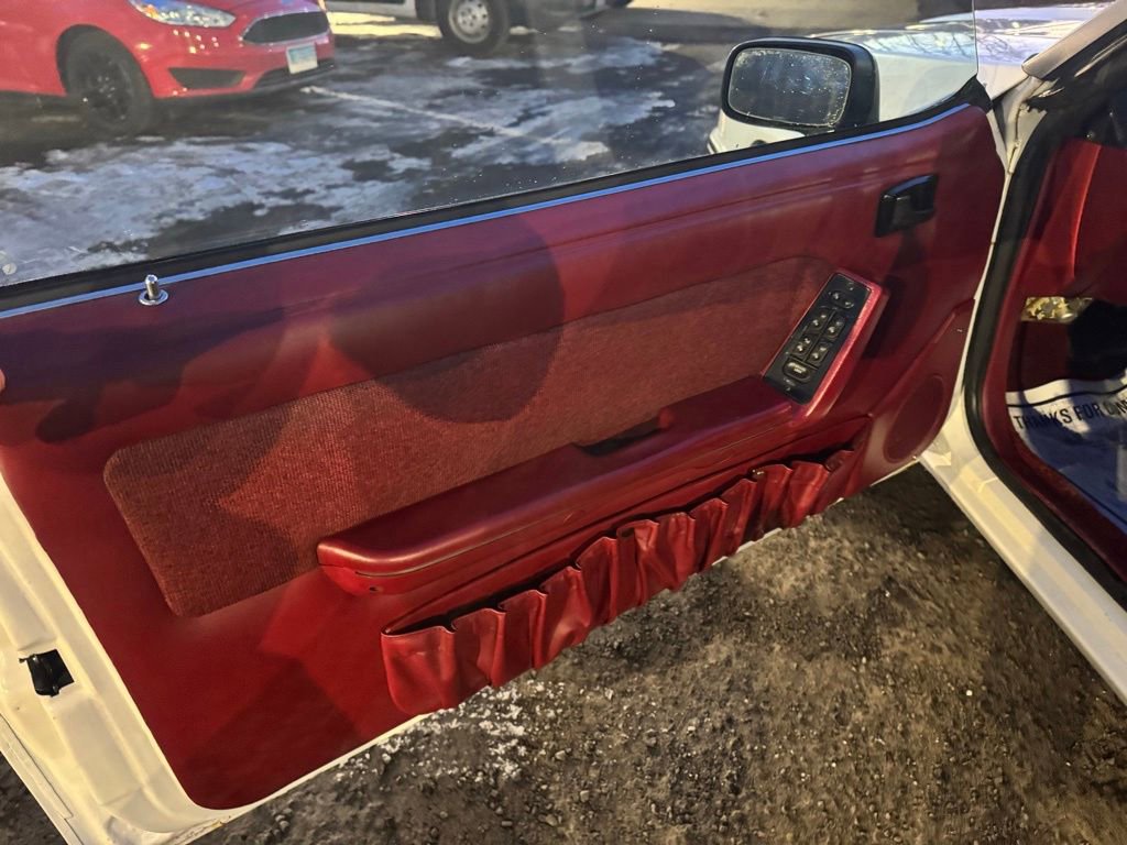 Used 1990 Ford Mustang LX image 24