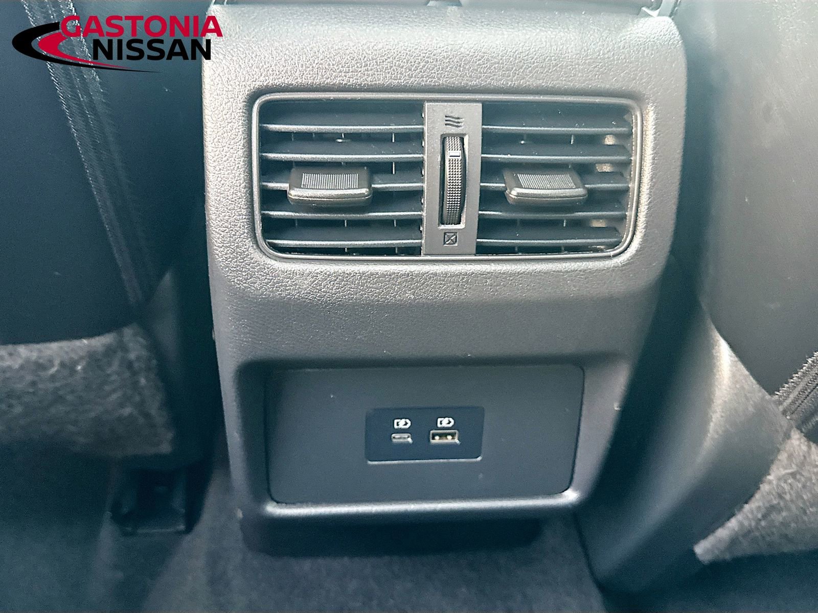 Used 2023 Nissan Rogue SL image 32