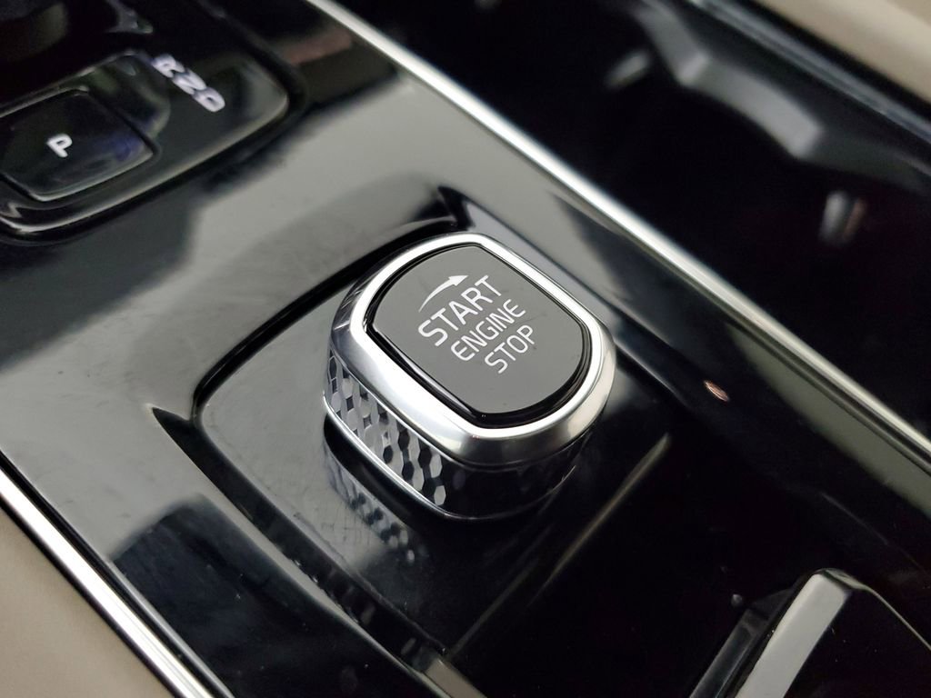 Certified 2026 Volvo XC90 B5 Core w/ Protection Package AWD/4WD image 34