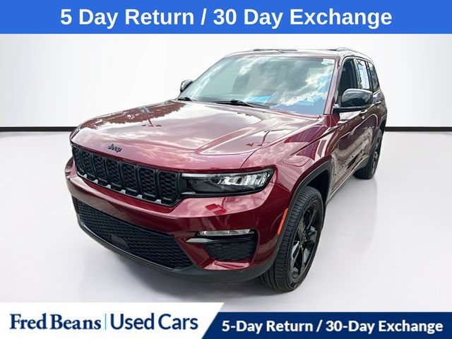 Used 2023 Jeep Grand Cherokee Limited w/ Black Appearance Package AWD/4WD image 2