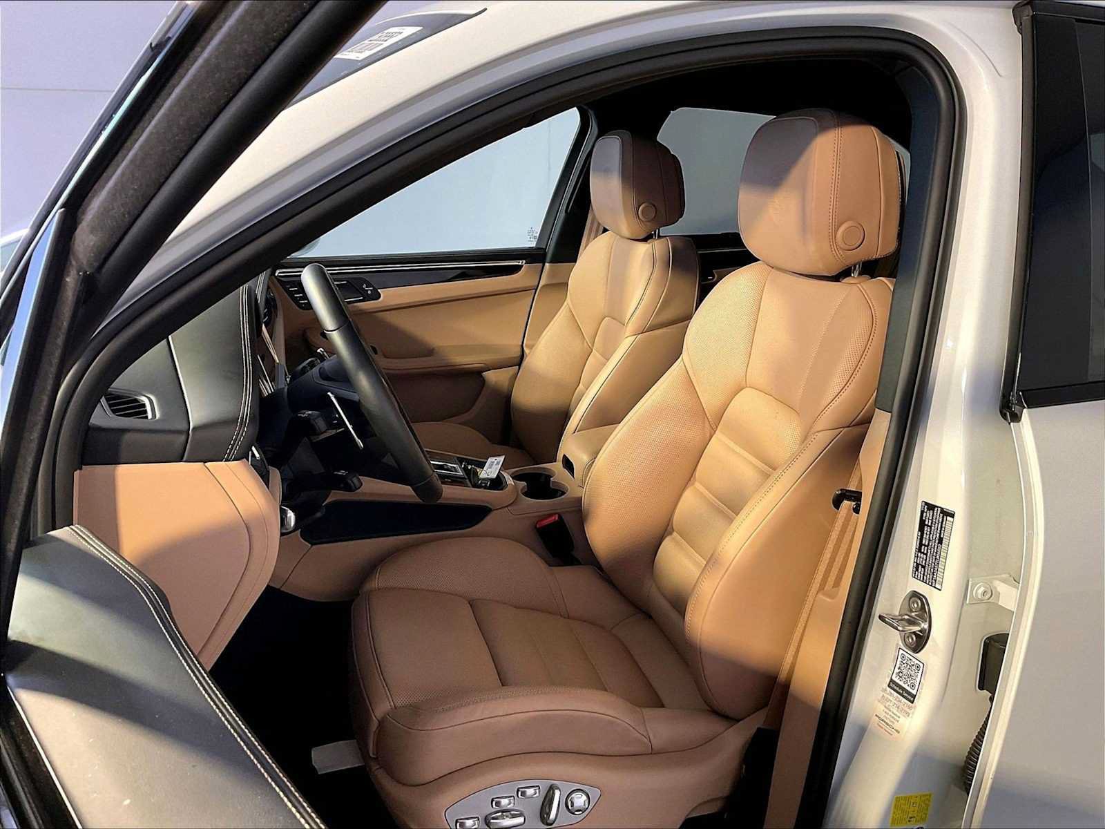 New 2026 Porsche Macan Turbo AWD/4WD image 5