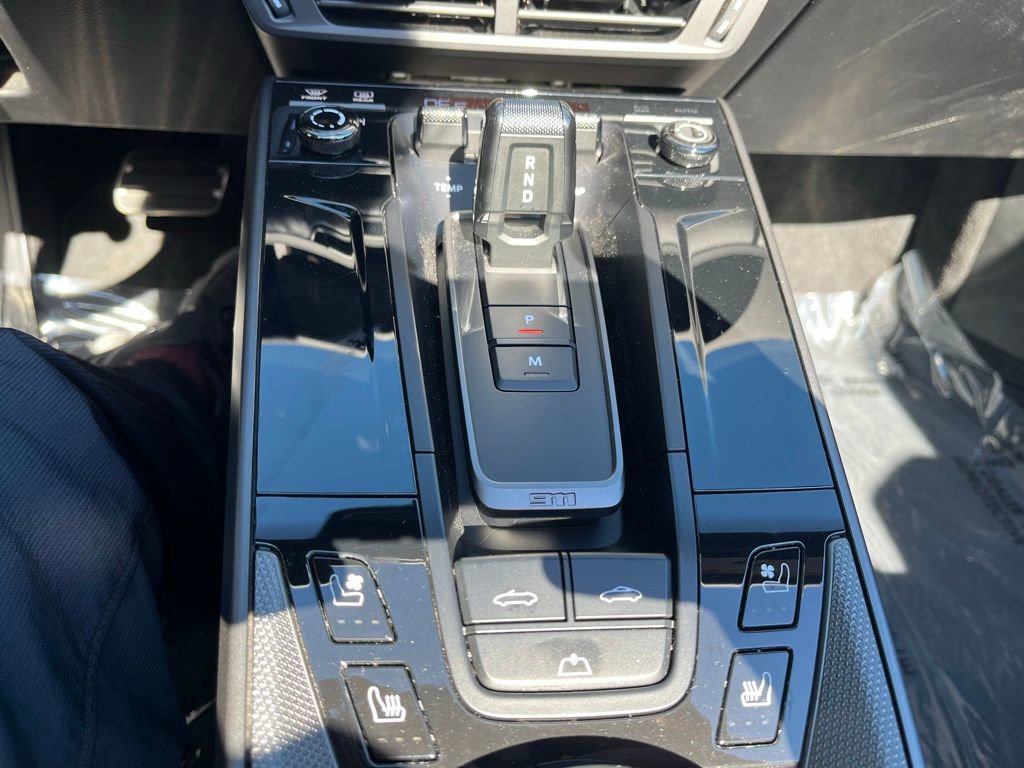 Used 2025 Porsche 911 Carrera w/ Premium Package image 32