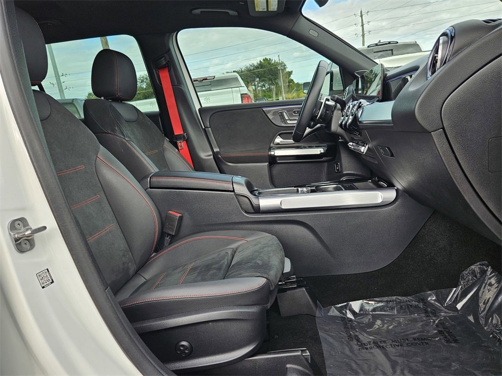 Used 2025 Mercedes-Benz GLB 35 AMG 4MATIC image 37
