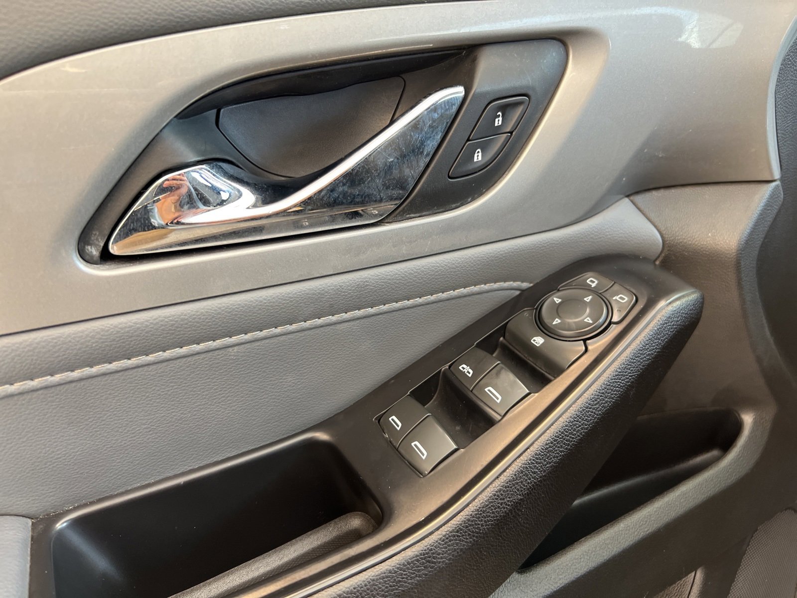 Used 2021 Chevrolet Traverse LT image 27