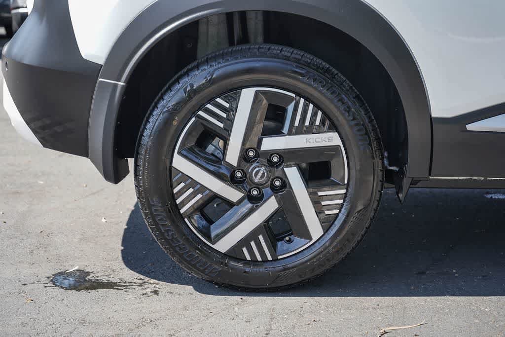 Used 2025 Nissan Kicks SV FWD image 8