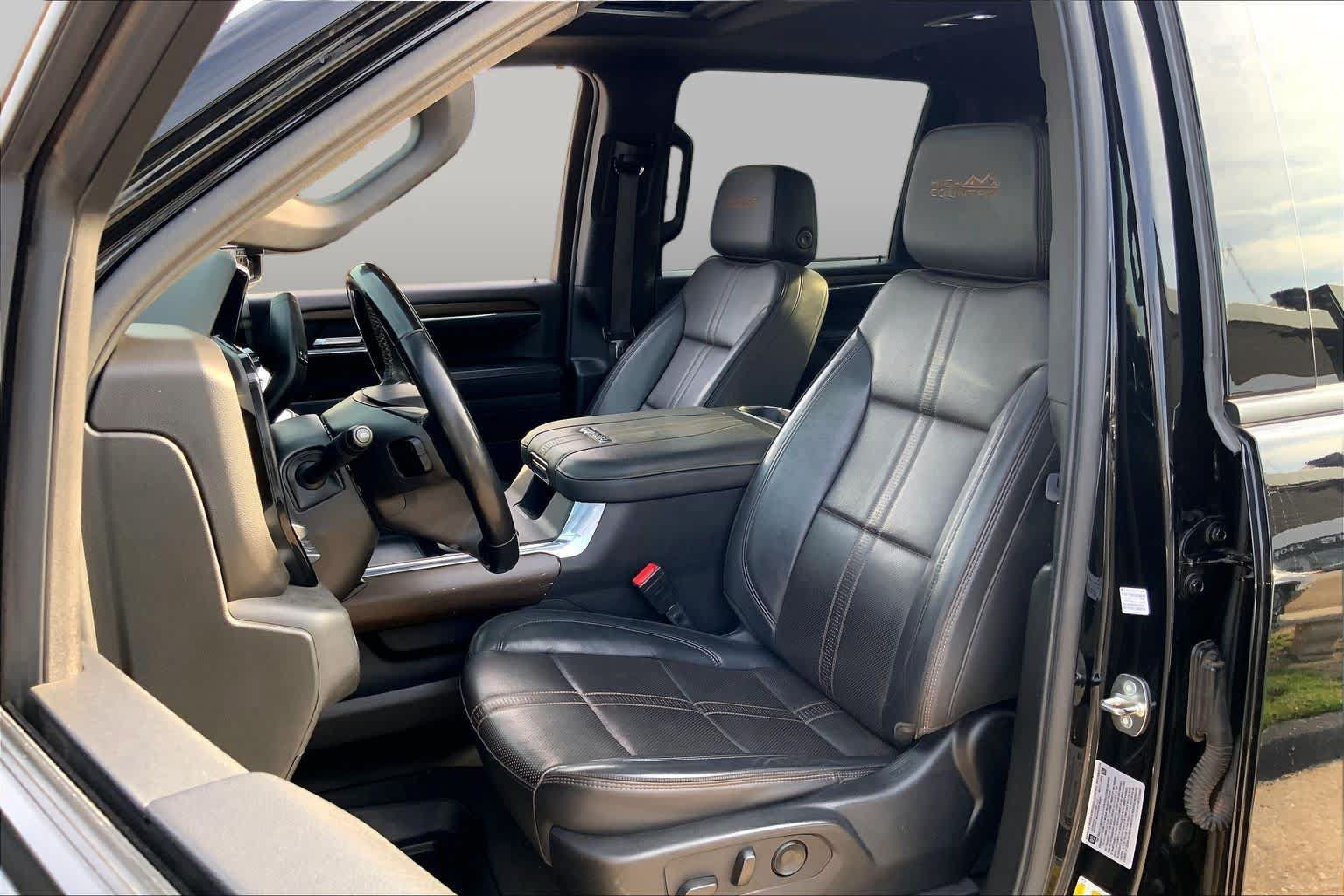 Used 2024 Chevrolet Silverado 2500 High Country w/ High Country Premium Package AWD/4WD image 7