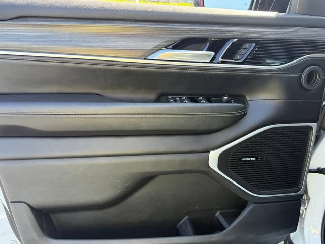 Used 2023 Jeep Wagoneer Series III w/ Preferred Equipment Group AWD/4WD image 13