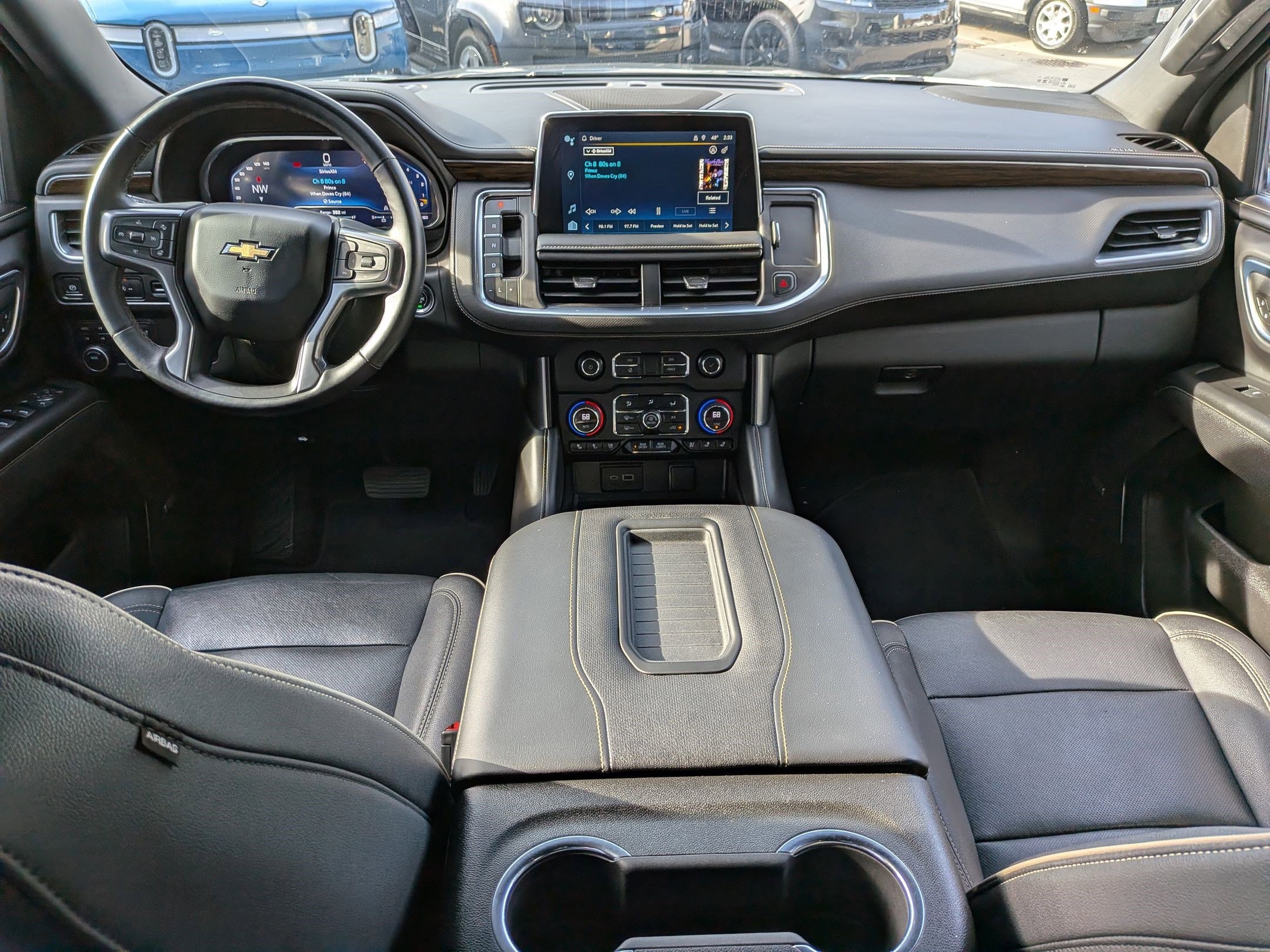 Used 2023 Chevrolet Suburban Premier image 25