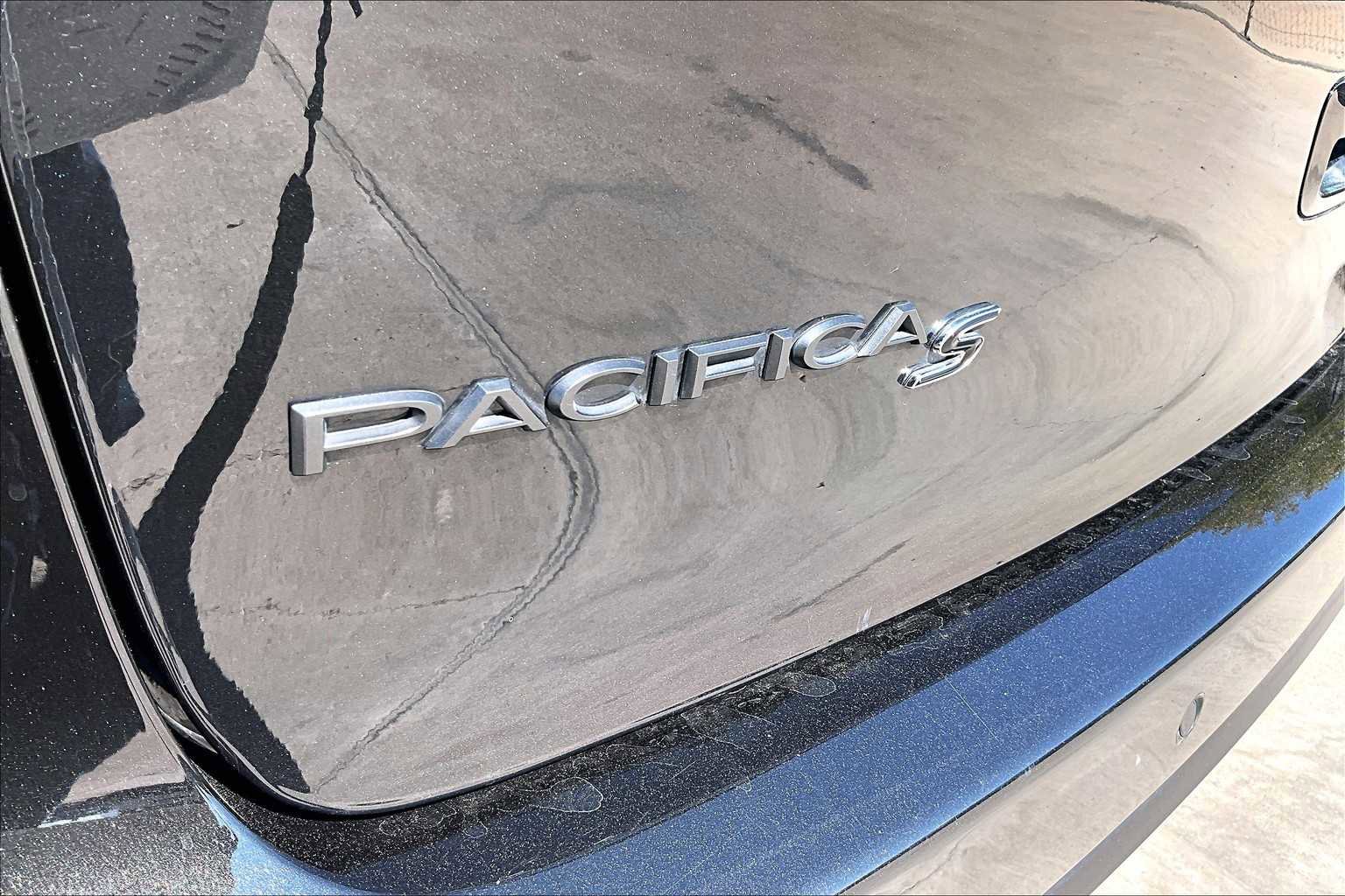 Used 2023 Chrysler Pacifica Limited w/ S Appearance Package image 10