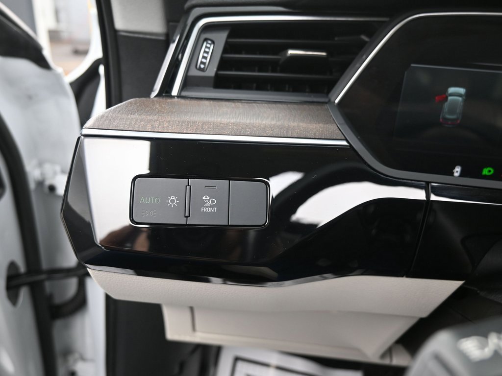 Used 2024 Audi Q8 e-tron Premium image 25