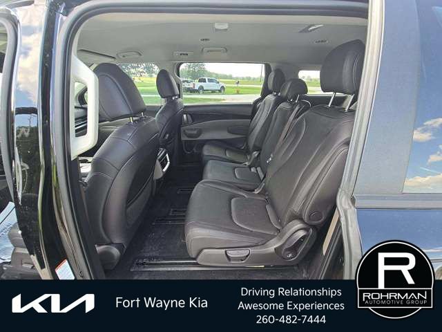 Certified 2026 Kia Carnival LXS FWD image 5