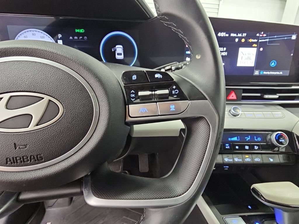Used 2025 Hyundai Elantra Limited FWD image 26