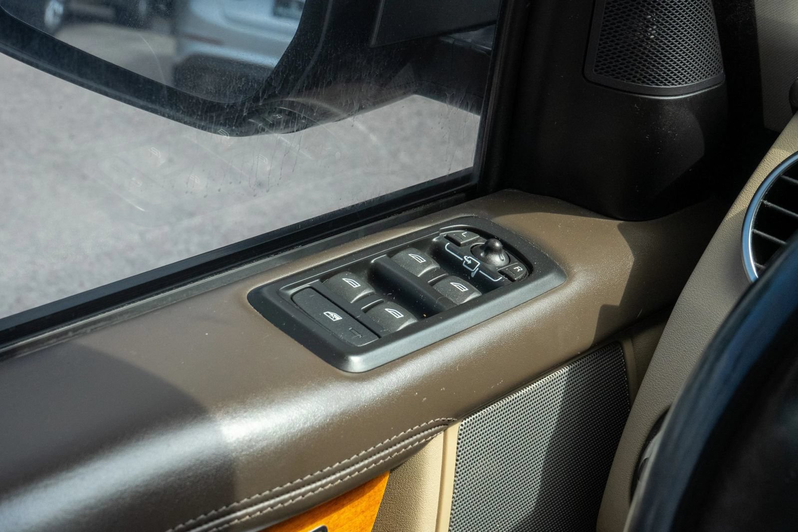Used 2014 Land Rover LR4 HSE LUX AWD/4WD image 32