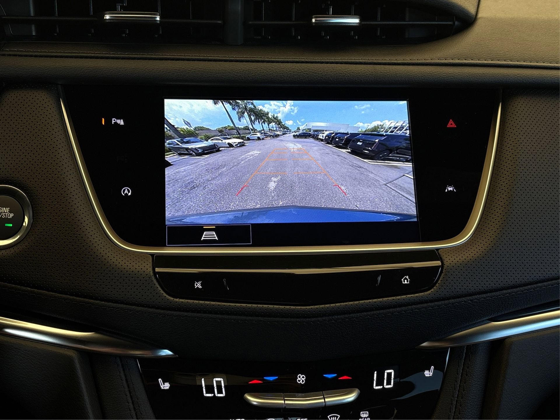 New 2025 Cadillac XT6 Luxury image 25