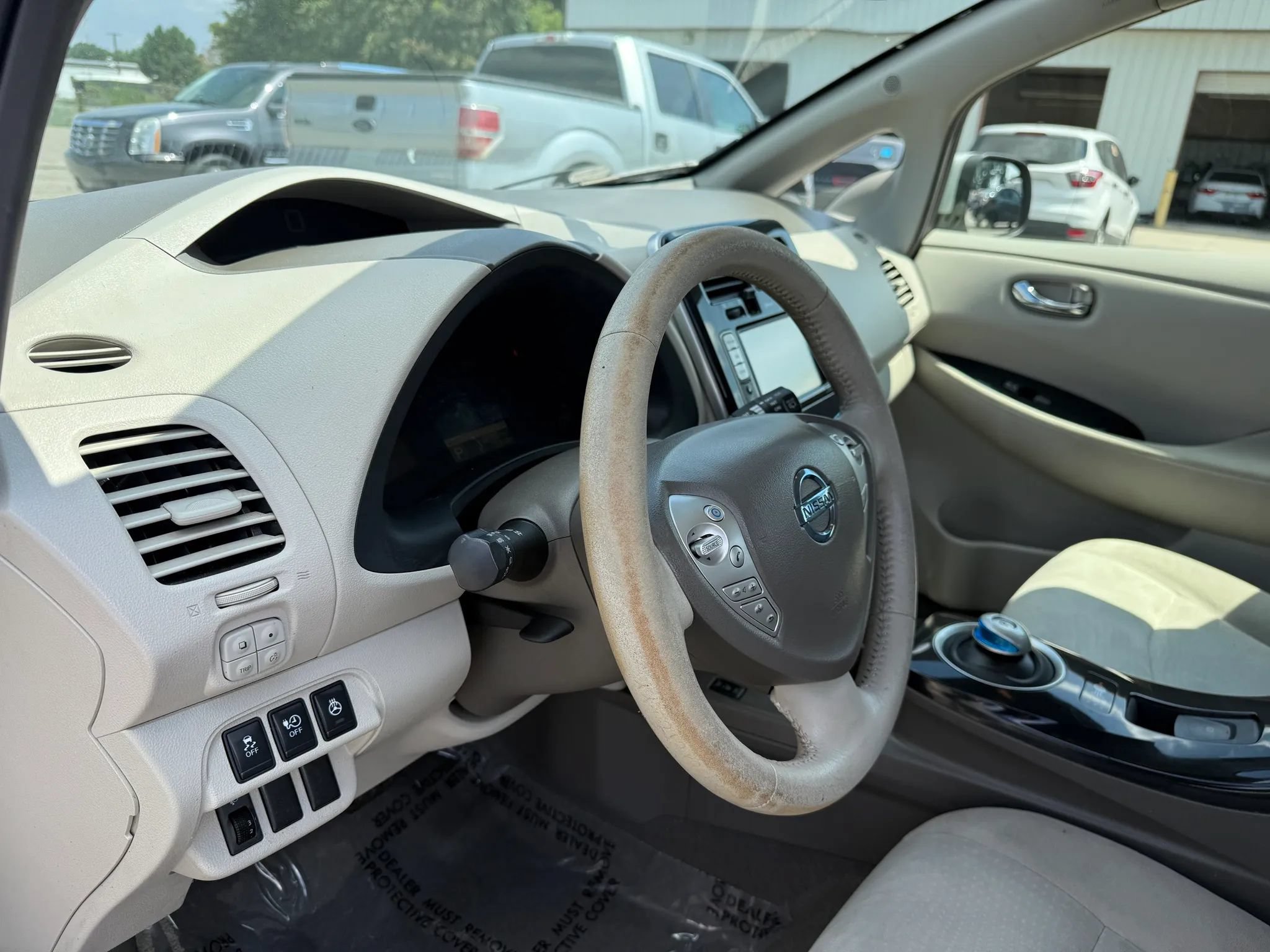 Used 2012 Nissan Leaf SL w/ Recycling/Organizational Pkg FWD image 17