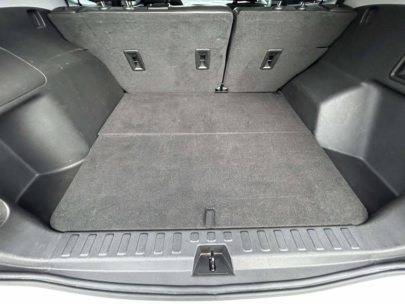 Used 2023 GMC Terrain SLT image 16