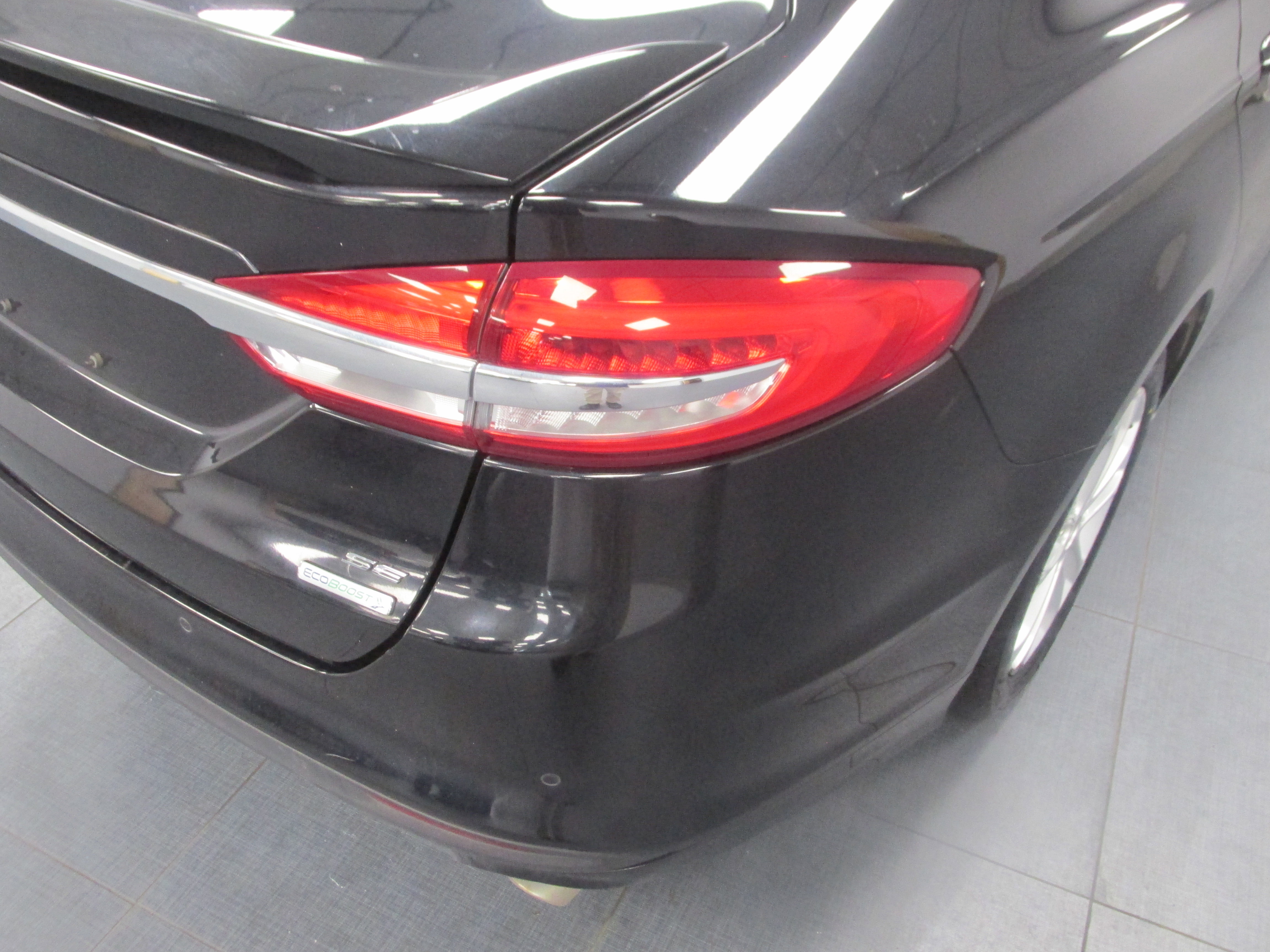 Used 2018 Ford Fusion SE w/ Equipment Group 201A FWD image 11