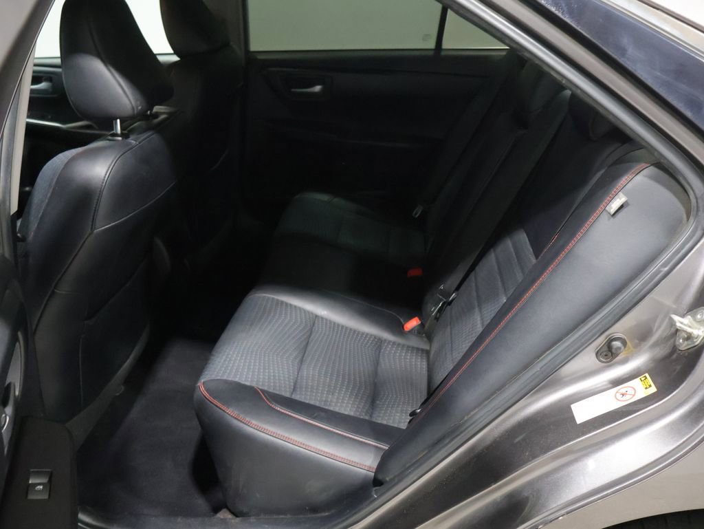 Used 2015 Toyota Camry SE image 14