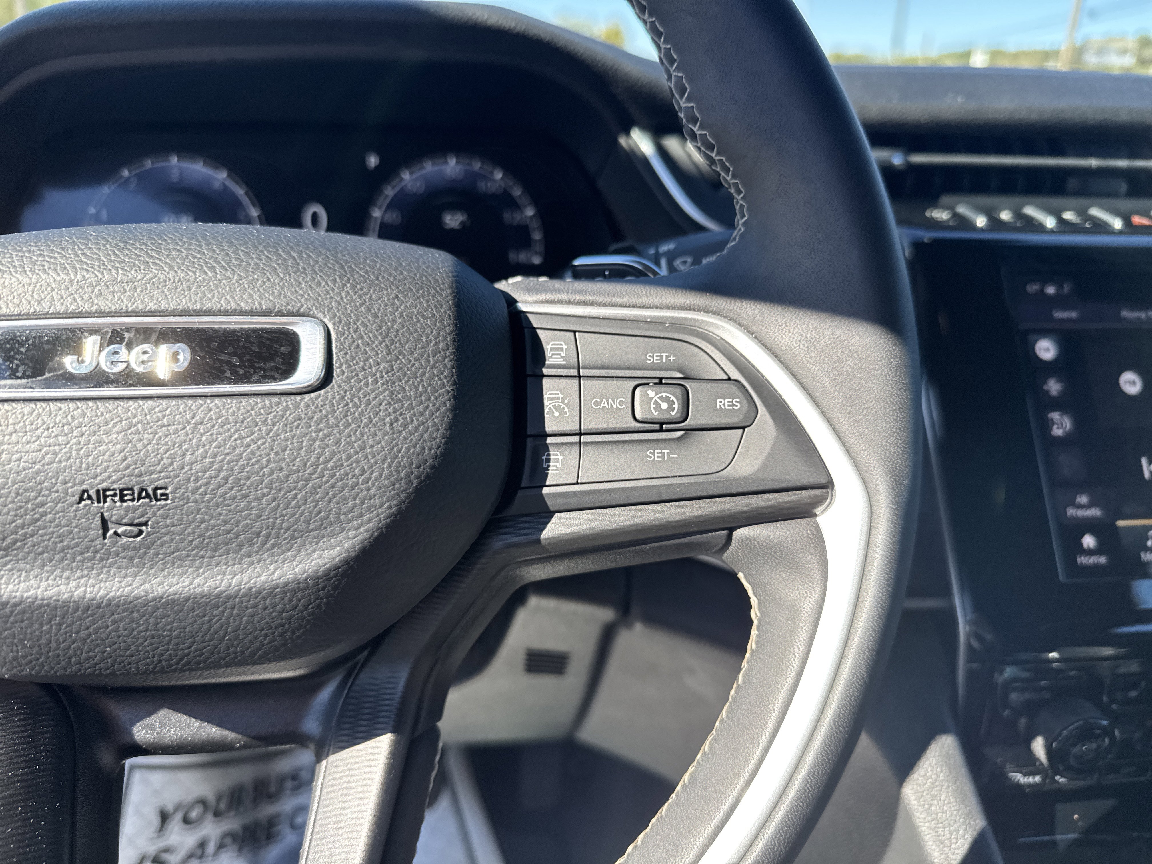 Used 2024 Jeep Grand Cherokee L Laredo image 20