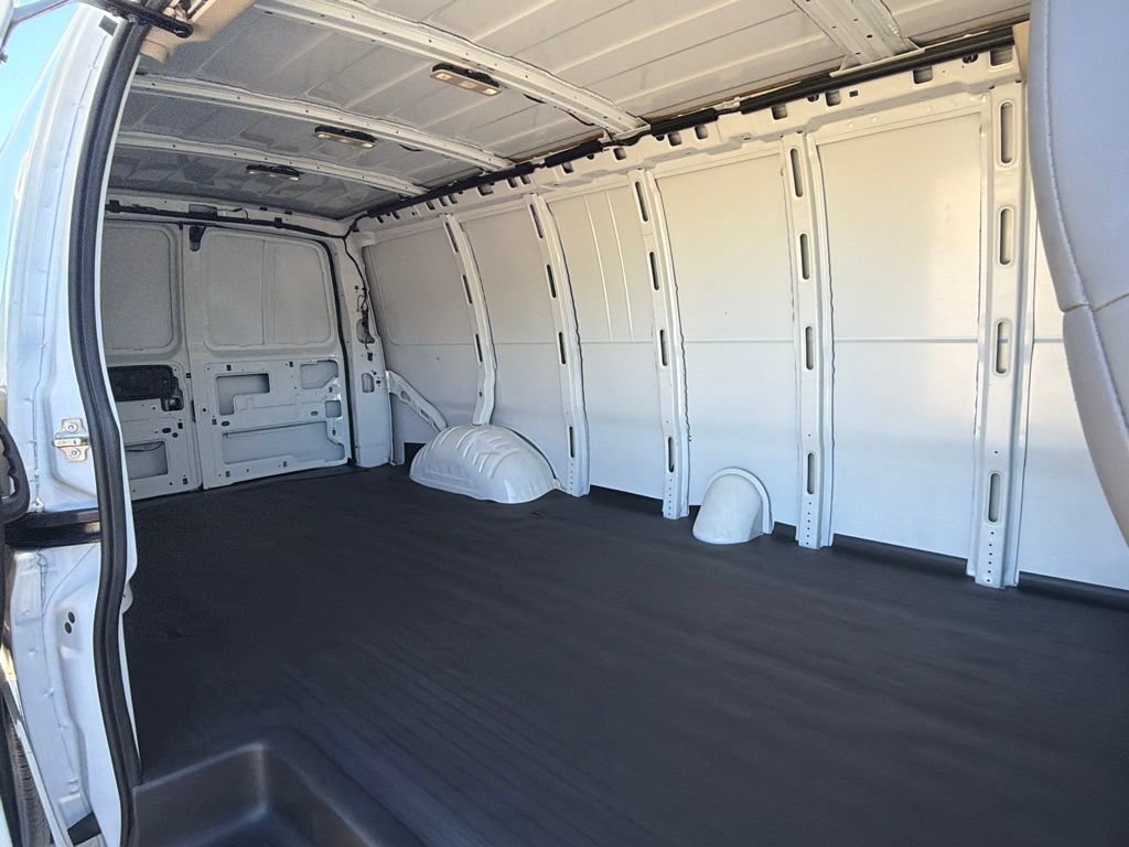Used 2025 Chevrolet Express 2500 Extended w/ Driver Convenience Package RWD image 27