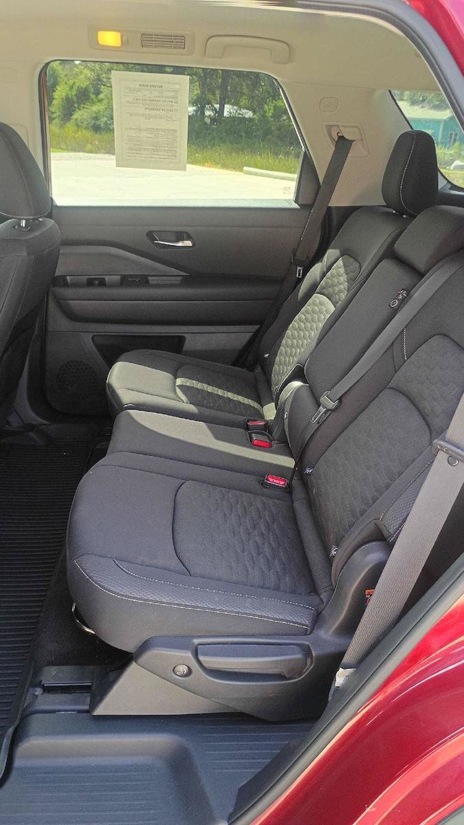 Used 2022 Nissan Pathfinder SV w/ SV Black Package FWD image 13