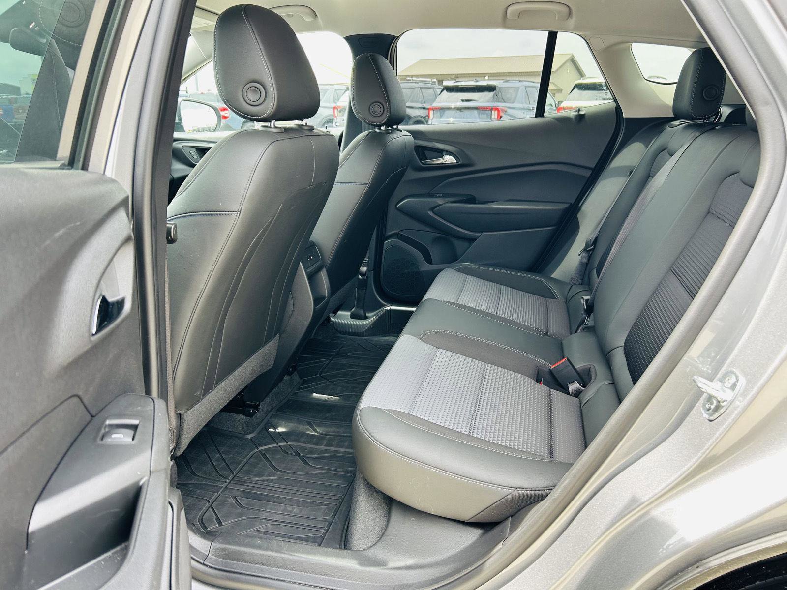 Used 2025 Chevrolet Trax LT w/ Driver Confidence Package image 26