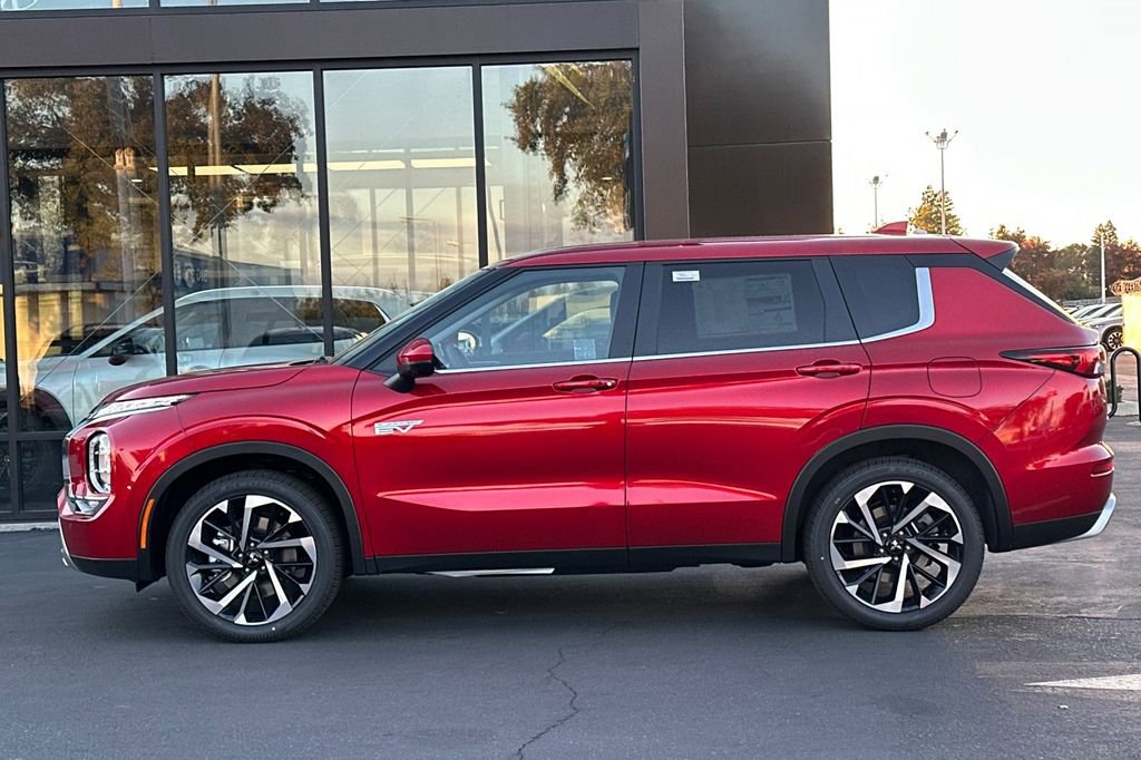 New 2025 Mitsubishi Outlander SE image 8