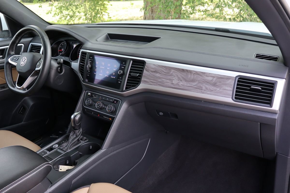 Used 2021 Volkswagen Atlas Cross Sport SE image 16