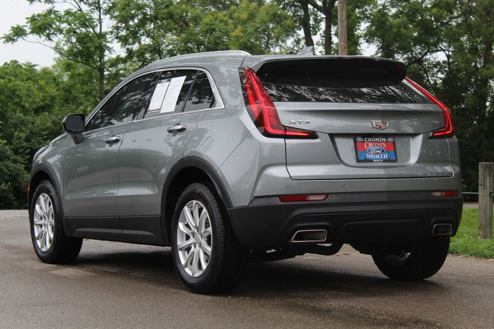 Used 2023 Cadillac XT4 Luxury w/ Cold Weather Package FWD image 6