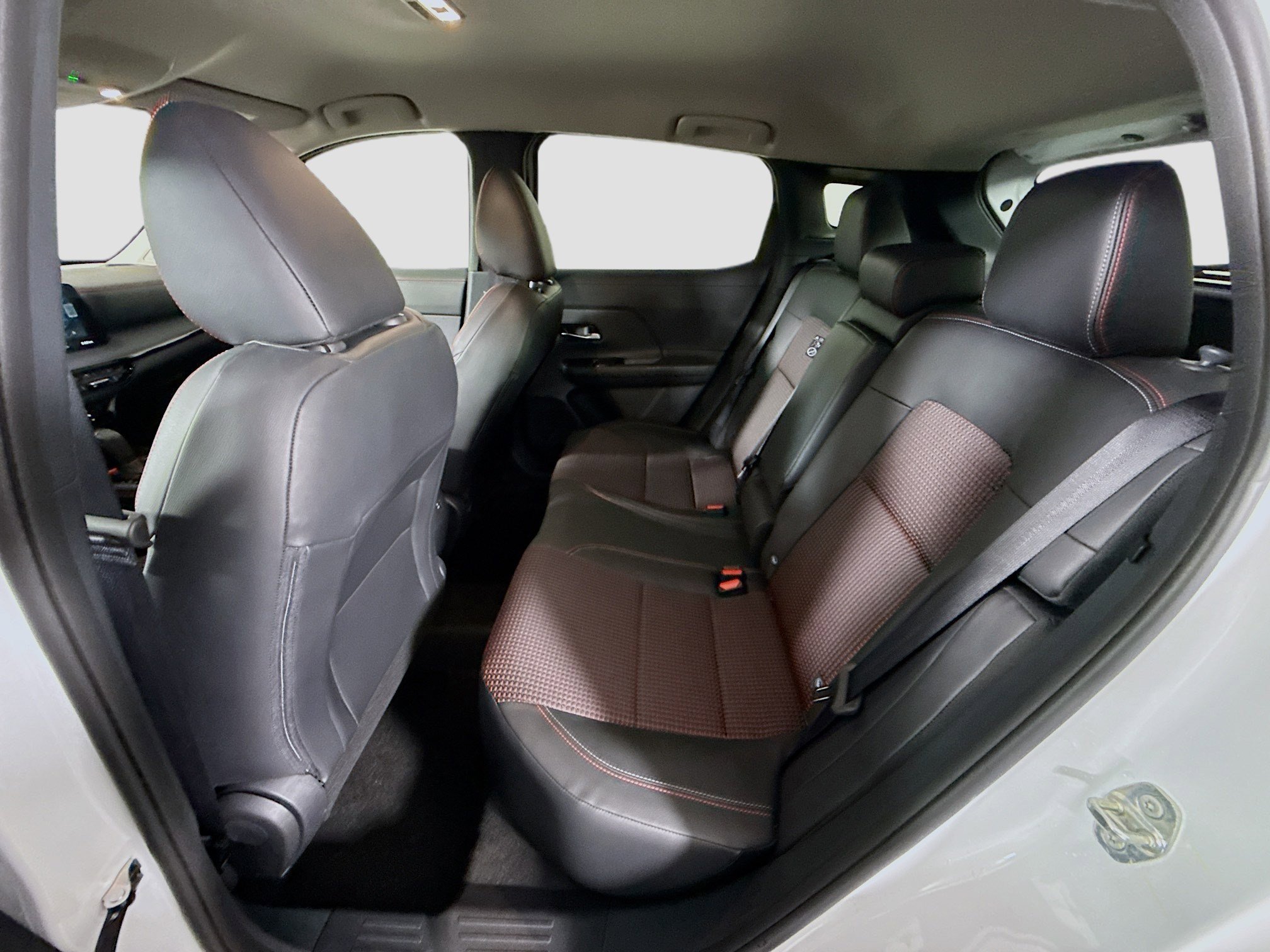 Used 2026 Nissan Kicks SR image 25