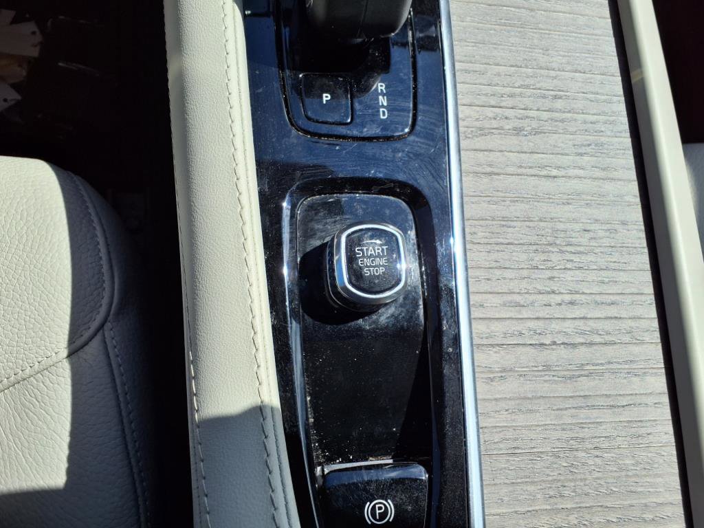 Used 2023 Volvo XC90 B6 Core w/ Protection Package Premier image 25