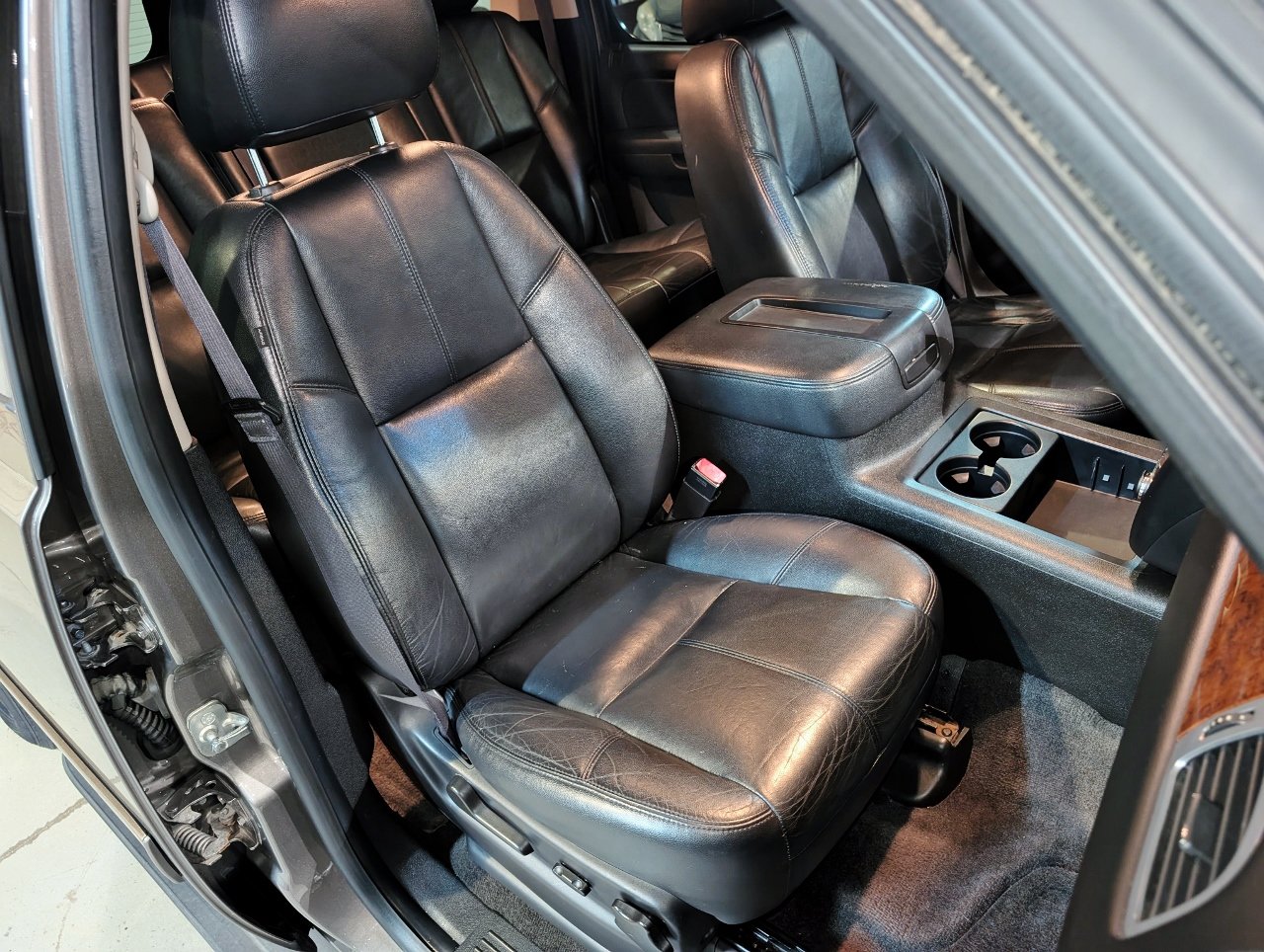 Used 2014 Chevrolet Suburban LT AWD/4WD image 34