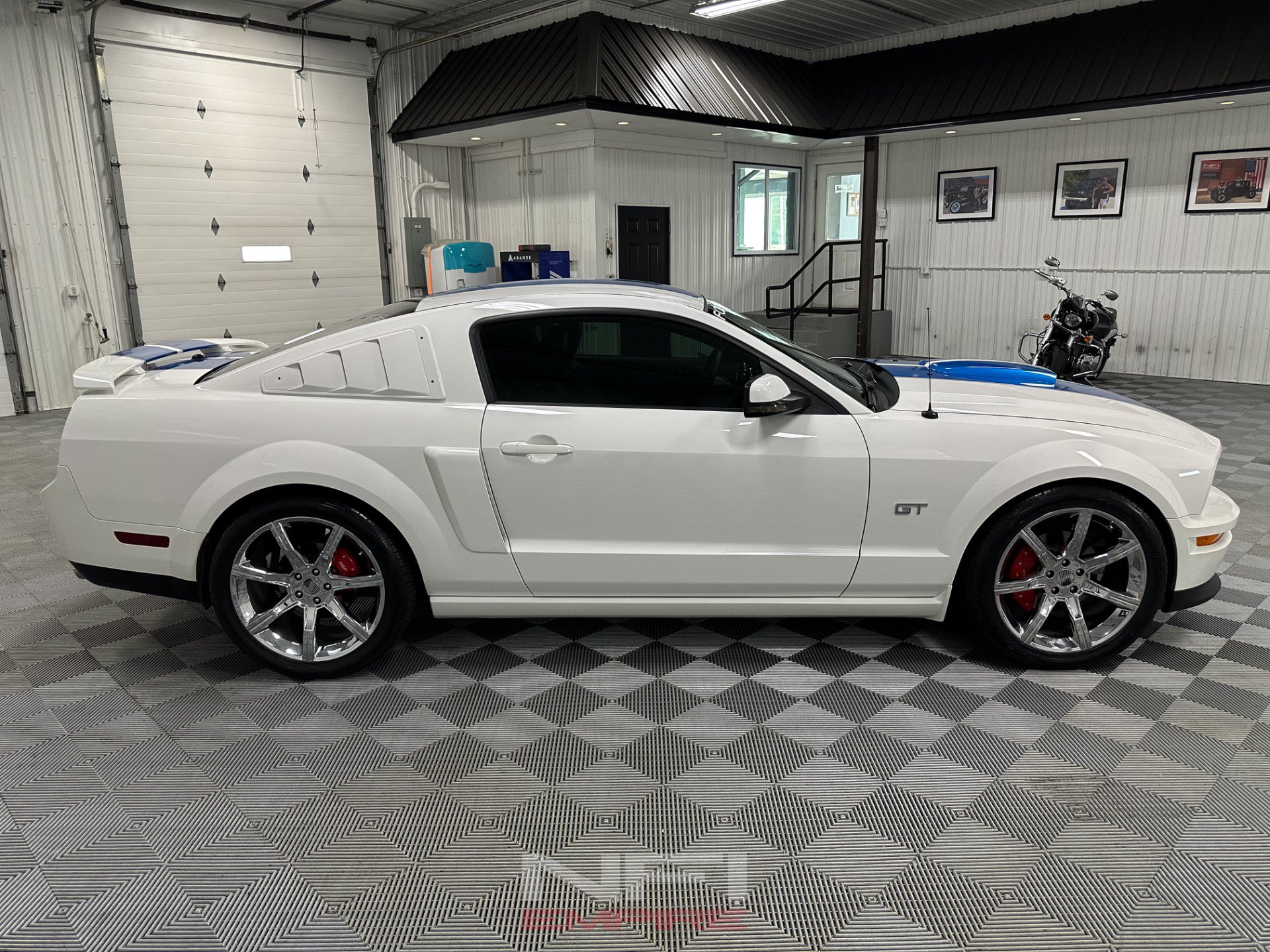 Used 2007 Ford Mustang GT RWD image 7