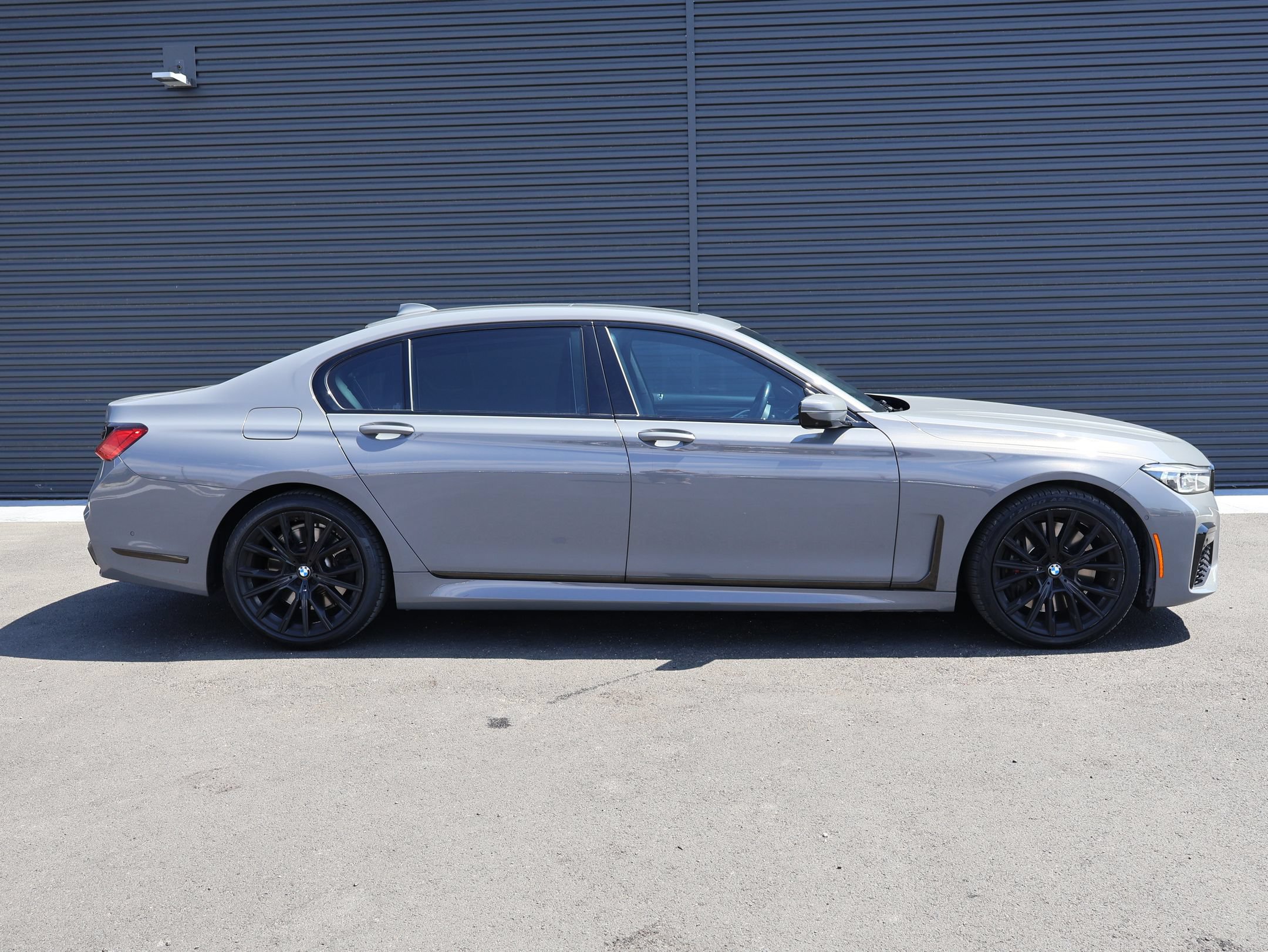 Used 2022 BMW 750i xDrive w/ Autobahn Package AWD/4WD image 4