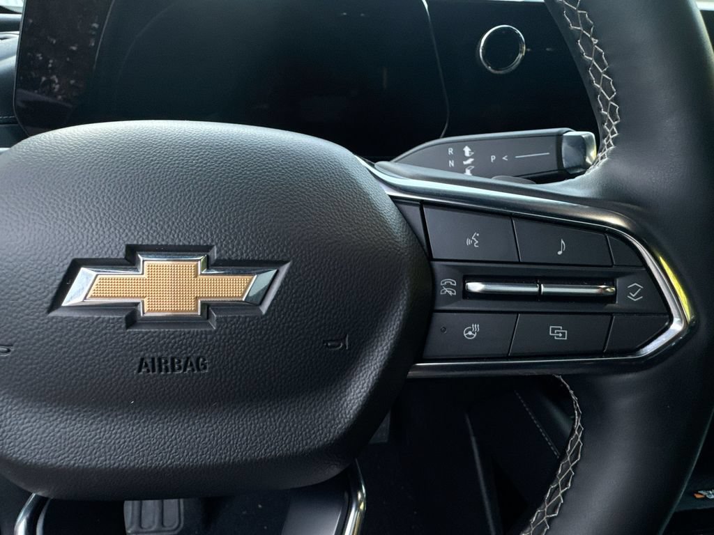 Used 2025 Chevrolet Traverse LT FWD image 18