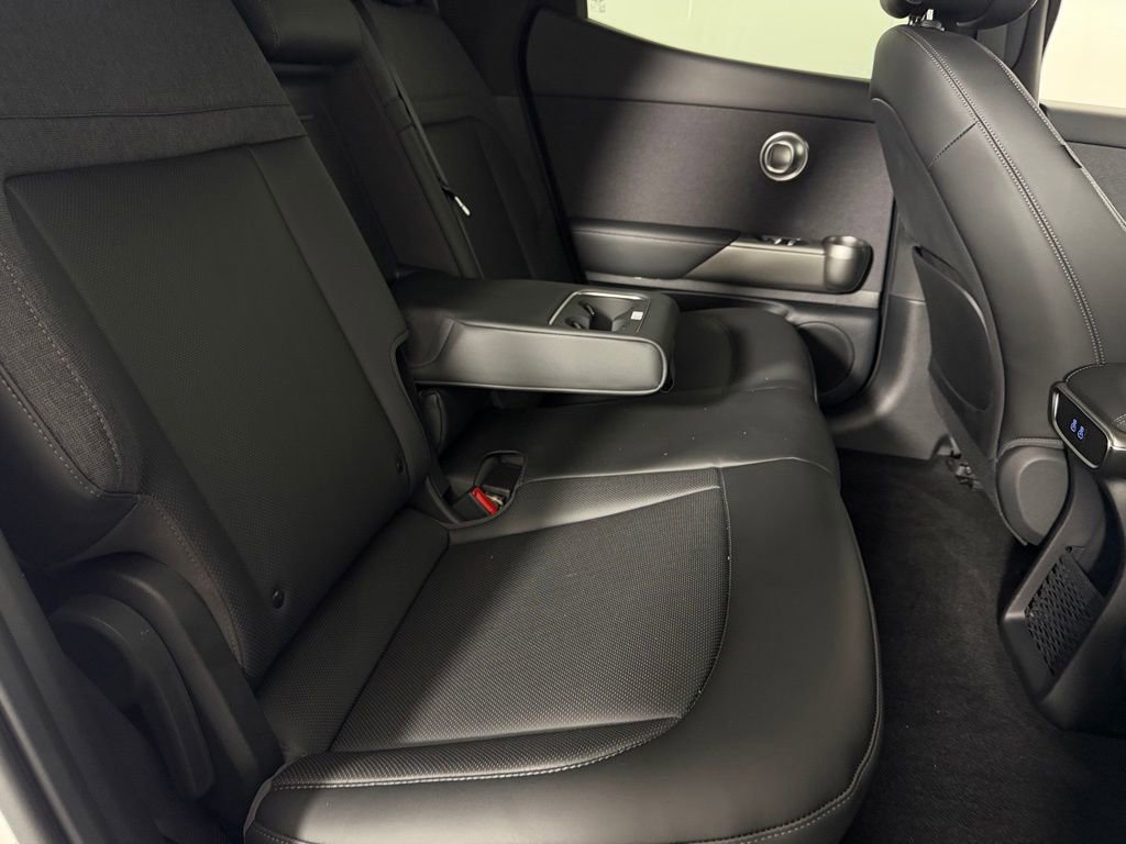 Used 2025 Genesis GV60 RWD image 29