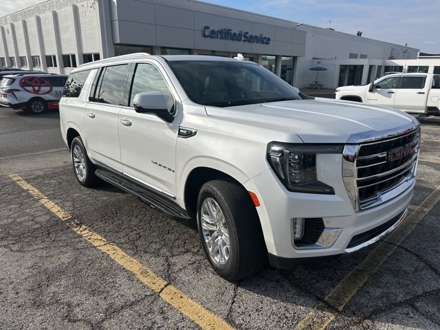 Used 2021 GMC Yukon XL SLT w/ SLT Premium Package image 10