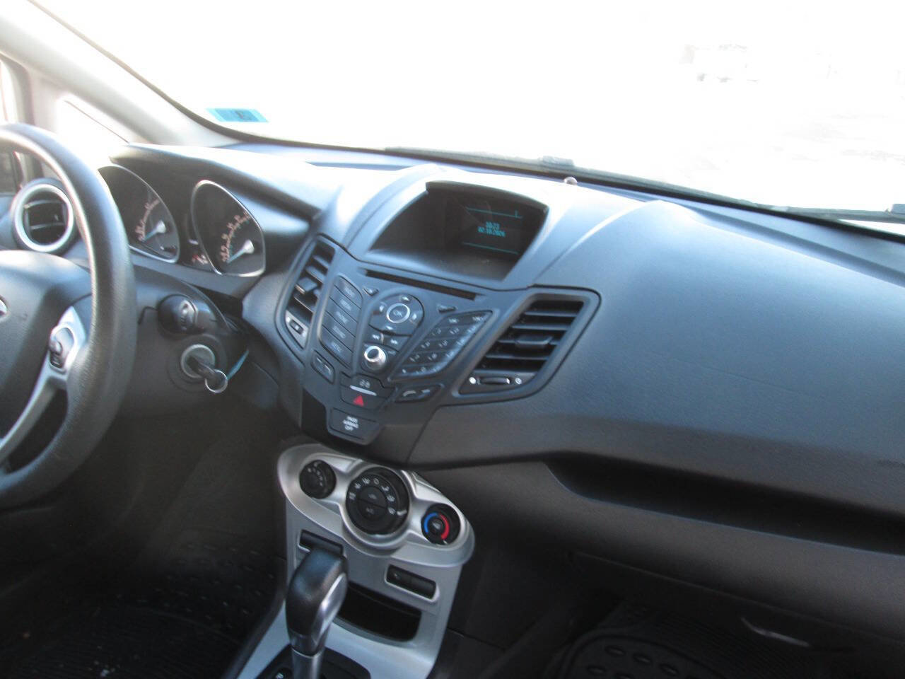 Used 2017 Ford Fiesta SE image 18