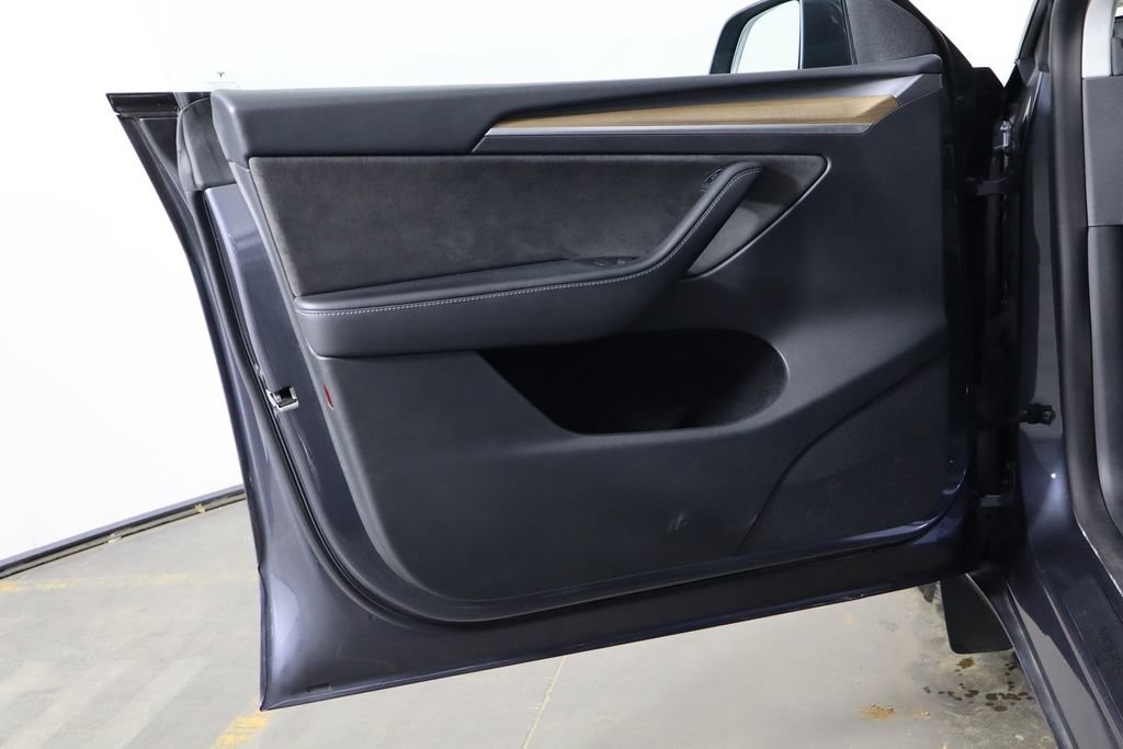 Used 2023 Tesla Model Y Long Range AWD/4WD image 13