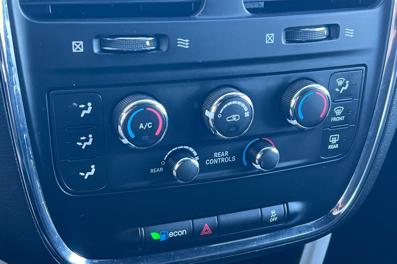 Used 2016 Dodge Grand Caravan SE FWD image 17