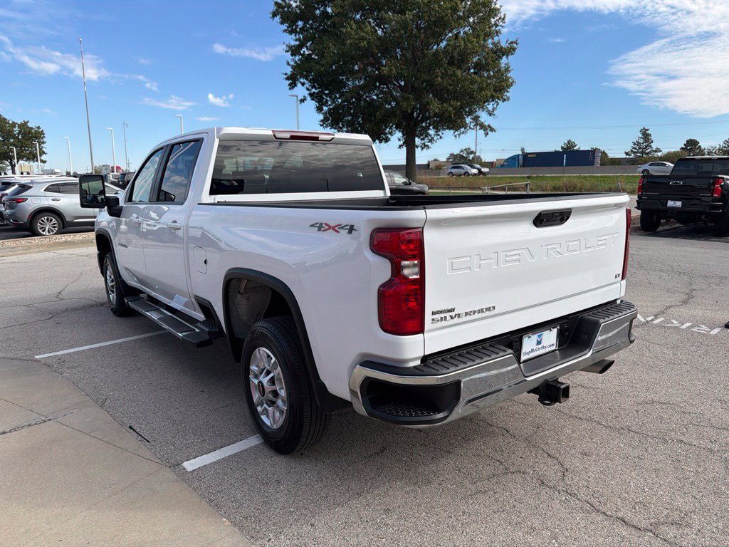Used 2025 Chevrolet Silverado 2500 LT w/ Convenience Package AWD/4WD image 5
