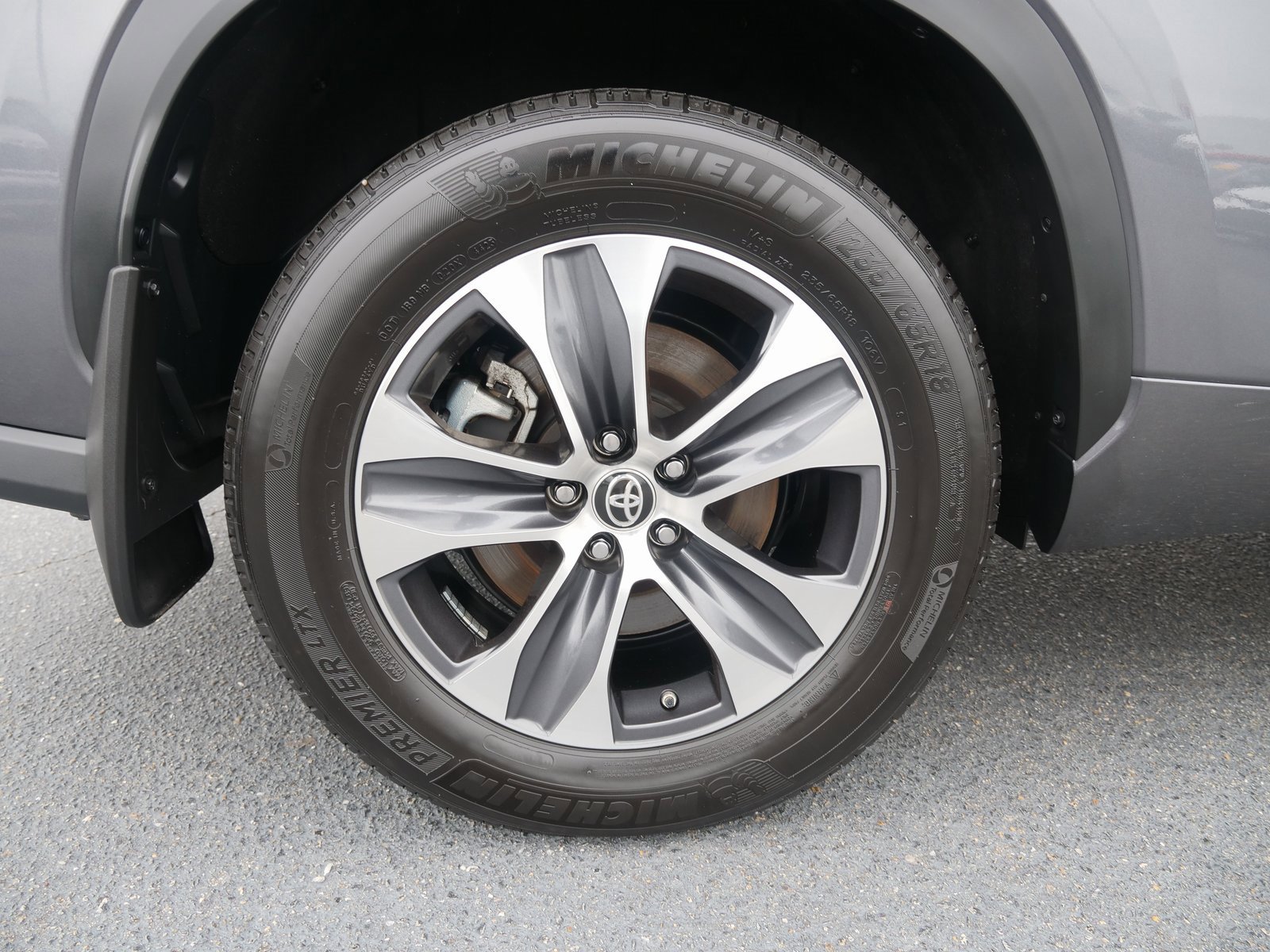 Used 2024 Toyota Highlander XLE image 10