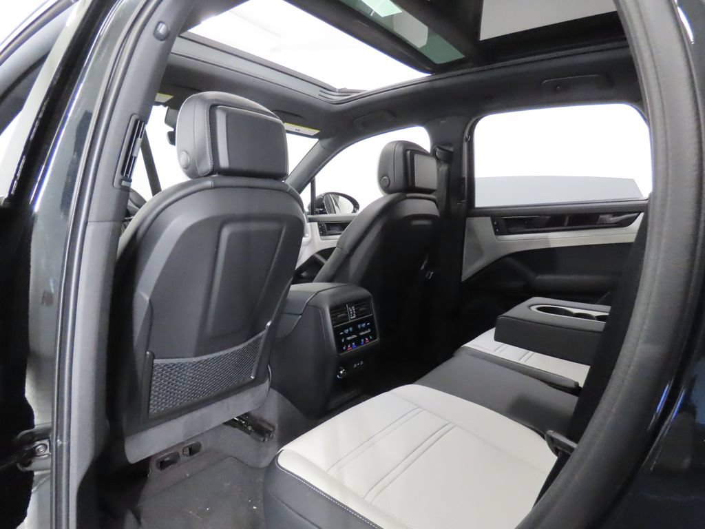 Certified 2026 Porsche Cayenne E-Hybrid AWD/4WD image 47